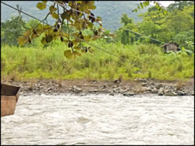 دریائے تیستا بھارت کی ریاست سکم سے نکل کر مغربی بنگال ہوتے ہوئے بنگلہ دیش میں داخل ہوتا ہے