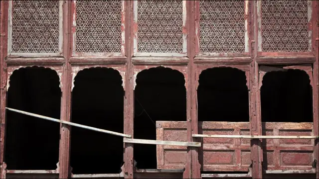 پروفیسر ڈاکٹر عبدالصمد نے کہا کہ ضروری نہیں کہ گورگٹھڑی کے مقام سے ملنے والے آثار قدیمہ کی بنیاد پر پشاور کی تاریخ کے بارے میں حتمی رائے دی جا سکے بلکہ دیگر مقامات سے ملنے والے آثار کا باہمی موازنہ کر کے حتمی رائے دی جائے گی اور اس سلسلے میں ماہرین آثار قدیمہ کا ایک اجلاس طلب کیا گیا ہے جو مختلف ادوار میں ہوئی کھدائیوں سے ملنے والے نتائج کی روشنی میں اس بات کا تعین کریں گے کہ پشاور کی بنیاد کس عہد میں رکھی گئی تھی۔