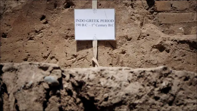 پشاور کی تاریخ سے متعلق کسی حتمی رائے کا اظہار کرنے میں ماہرین آثارِ قدیمہ کو کچھ وقت درکار ہے 