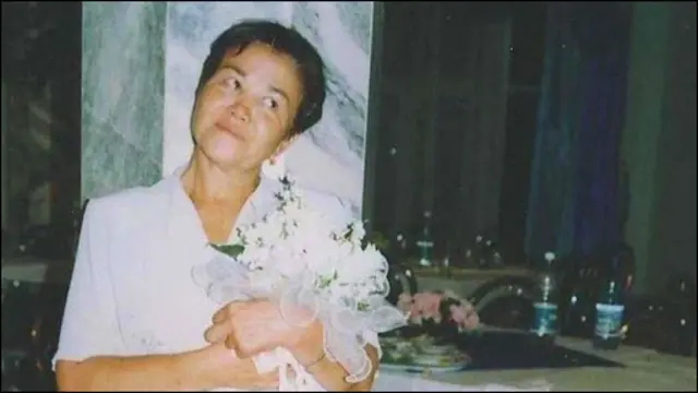 Yalangoch striptiz, bu erda erkaklar ayollarni ushlaydi Warcraft dan Dryads yalangoch rasmlar