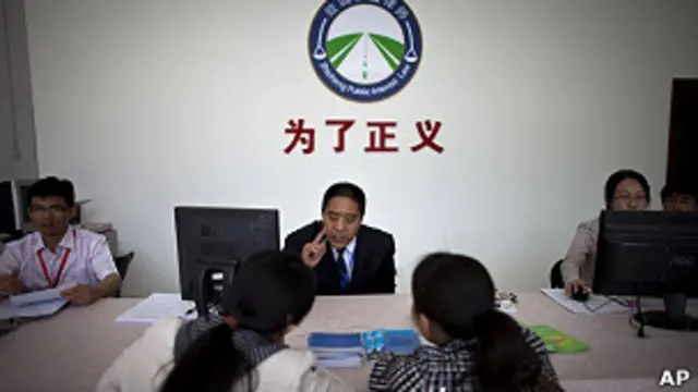 北京一律师事务所为民工提供法律援助。