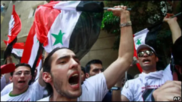 مصر تؤوي عددا كبيرا من اللاجئين السوريين الذين يعارض بعضهم نظام حكم الأسد.