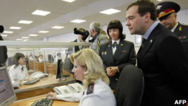 Дмитрий Медведев посещает службу 02 ГУВД Москвы