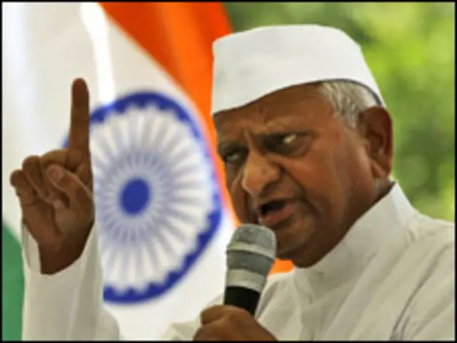 "अनशन समाप्त होने के बाद से अन्ना की टीम का आचरण अटपटा नज़र अता है. उनकी मांगो में सत्य के आग्रह से ज़्यादा हठ, उनके बयानों में संयम की कमी और रणनीति में राजनीतिक सूझ-बूझ की कमी दिखाई देती है."