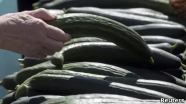 Gary Rough usó un pepino para intentar robar una casa de apuestas y luego dijo que fue una broma.