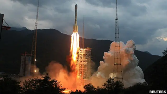 嫦娥三號是中國探月工程二期任務的關鍵。探月工程分為「繞、落、回」三步走。 