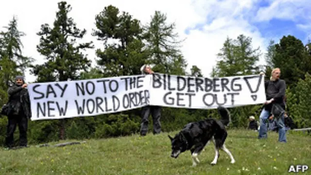 Manifestantes contra el foro Bilderberg