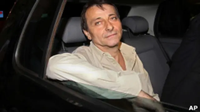 No último dia de seu mandato Lula rejeitou o pedido para a extradição, decisão validada pelo STJ