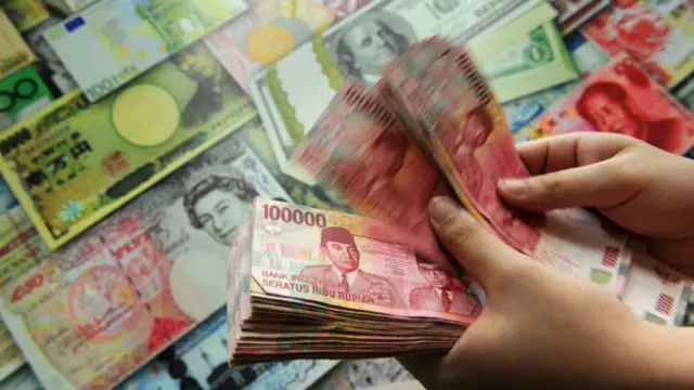 Krisis ekonomi Yunani menyebabkan penguatan dolar AS. Situasi itu dinilai merugikan sektor riil Indonesia, terutama industri.
