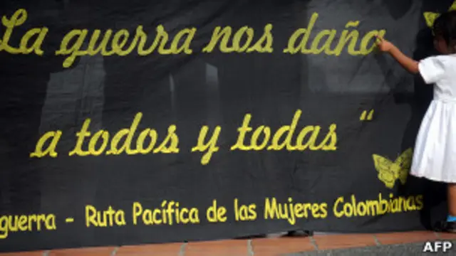 Pancarta a favor de las víctimas del conflicto colombiano