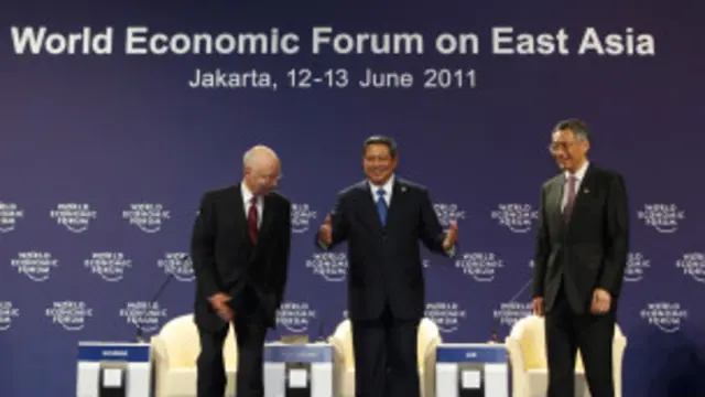 Presiden Yudhoyono bersama Klaus Schwab dan Lee Hsien-Loong