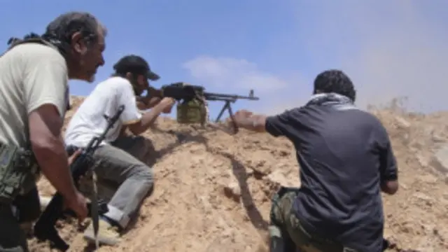 Pemberontak Libia mengklaim punya kontak rahasia dengan simpatisan anti Gaddafi di ibukota Tripoli. 