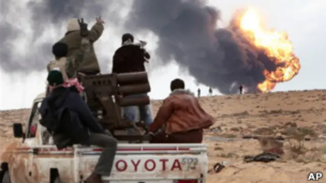 مقاتلون من المعارضة الليبية