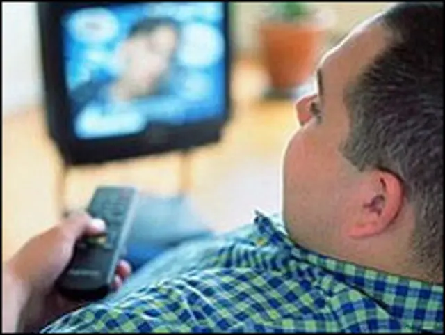 लम्बे समय तक बैठकर टीवी देखने से डायबिटीज़ का ख़तरा 