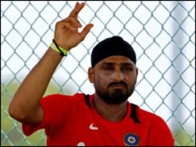 भज्जी ने कहा कि हेयर पब्लिसिटी के लिए ऐसा कर रहे हैं.