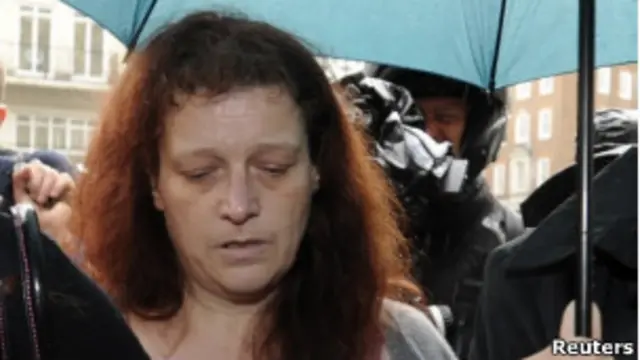 Джоан Фрейл прибывает в суд