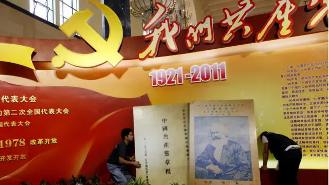 Persiapan pameran di Shanghai