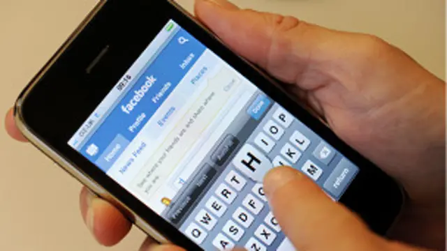 Facebook en teléfono móvil