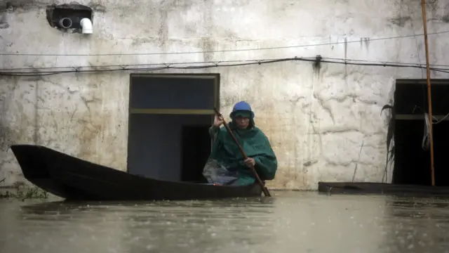 Banjir di kawasan tengah dan selatan Cina