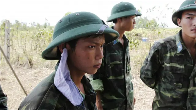 Hoa Kỳ và Việt Nam có bước đi cụ thể trong việc dọn dẹp và làm sạch các khu nhiễm độc vì chất Da cam, với chiến dịch ‘sửa chữa môi trường nhiễm dioxin’ tại một khu sân bay ở Đà Nẵng hôm 17/6.