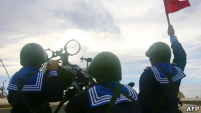 越南海军2011年6月14日在斯普拉特群岛演习(法新社资料图片)