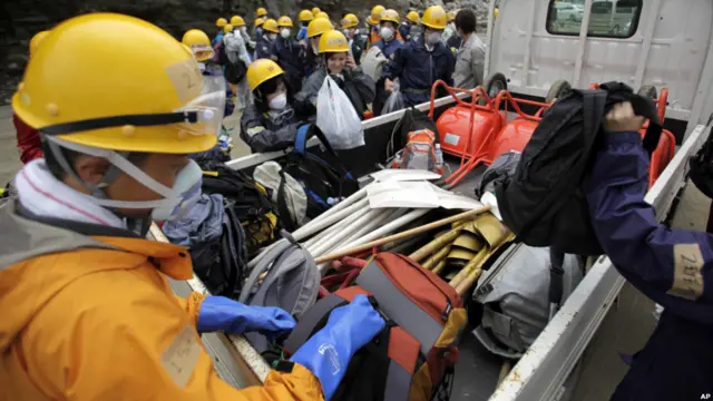 Para mahasiswa sukarelawan