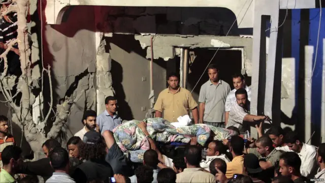 Wartawan melaporkan seluruh keluarga tewas terkena serangan di Souk al-Juma Tripoli.