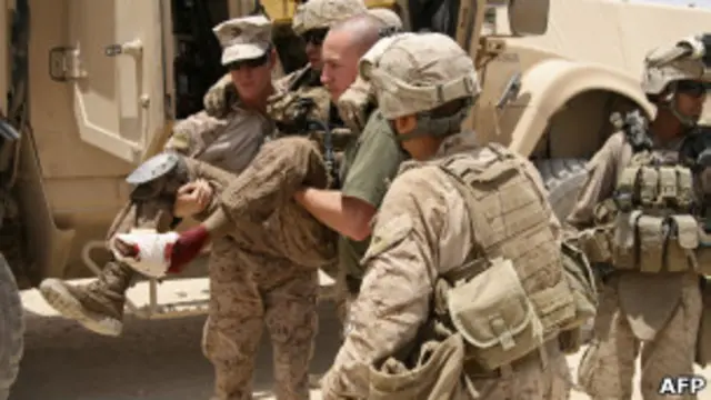 نقل جندي أمريكي جريح في أفغانستان