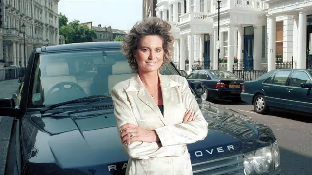 Анн-Марі Кіччіні - самотня мати, в якої діагностували рак на ранній стадії. Вона живе у найзаможнішому лондонському районі Кенсінгтон. Жінка дбає про себе і семирічного сина, який ходить до однієї з приватних шкіл Кенсінгтона. 