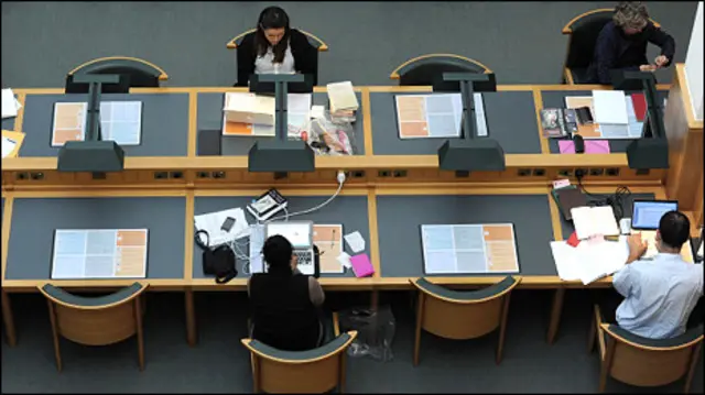 Người đọc tại Thư viện Anh