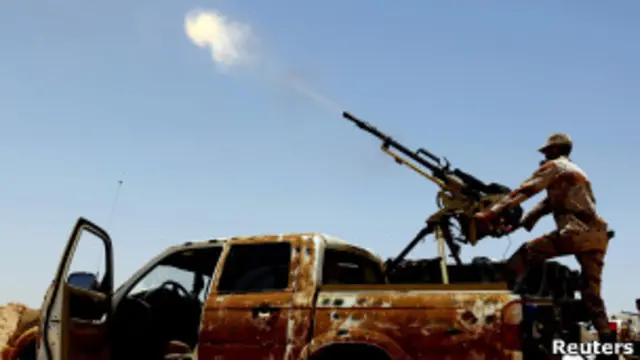 مقاتل من المعارضة الليبية