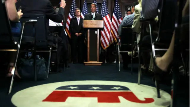 بونر متحدثاً الى الصحفيين