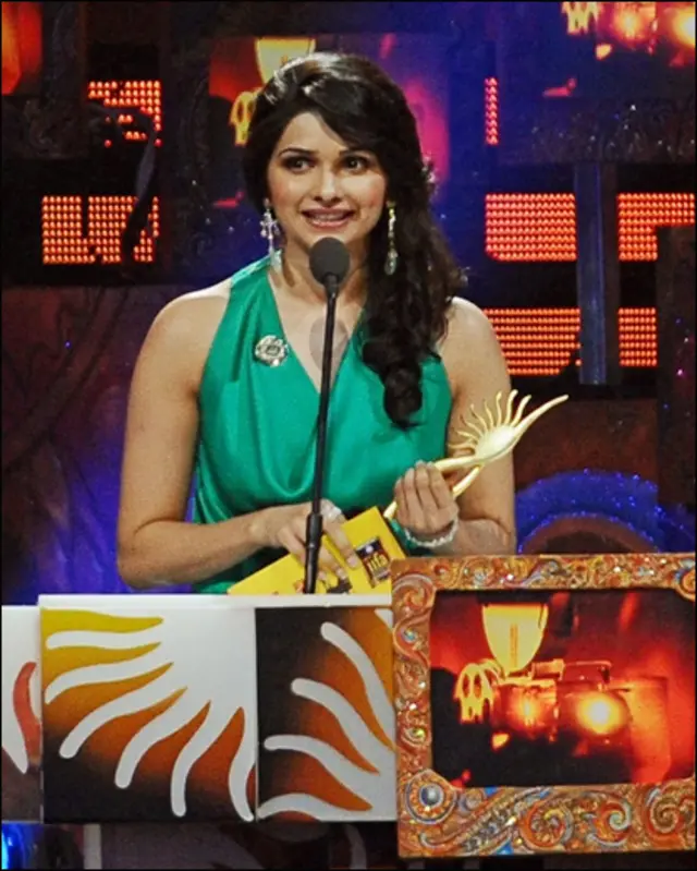 اداکارہ پراچئی ڈیسائی کو فلم وانس اپون ان ممبئی میں اداکاری پر بہترین معاون اداکارہ کا ایوارڈ دیا گیا۔