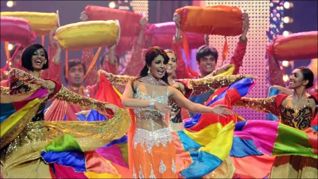 بالی وڈ سٹار پرینکا چوپڑا نے بھی ایک گانے پر پرفارمنس دی۔ 