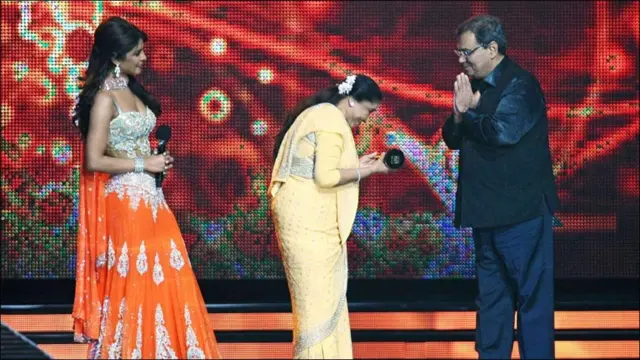 بھارت کی ممتاز گلوکارہ آشا بھوسلہ کو لائف ٹائم اچیومنٹ ایواڈ سے نوازا گیا۔