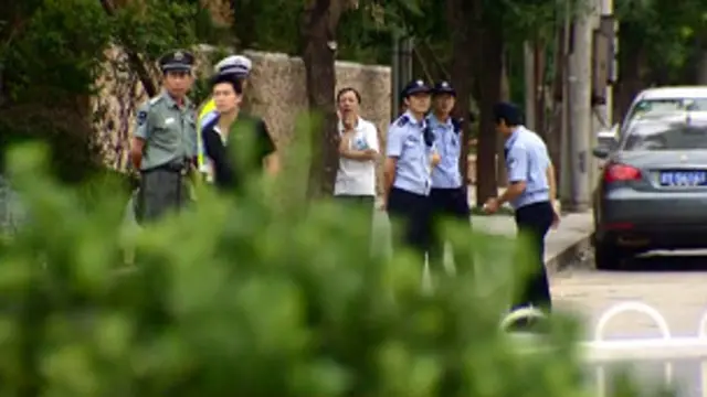 胡佳住所外經常有警察看守（資料照片）