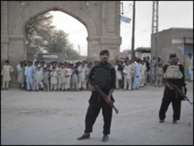 تحصیل کلاچی اب انتہائی پسماندہ شہر ہے اور بڑی تعداد میں یہاں سے لوگ نقل مکانی کر گئے ہیں