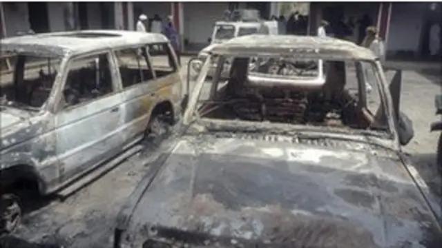 Serangan pasutri menelan delapan korban jiwa dan menimbulkan kerusakan 