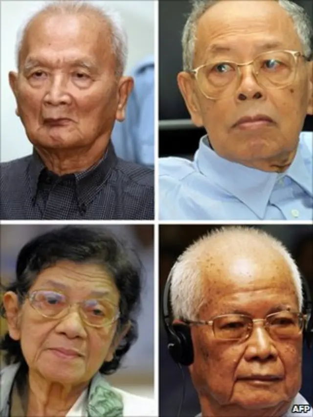 Bốn cựu lãnh đạo Khmer Đỏ: Nuon Chea (hàng đầu bên trái), Ieng Sary (hàng đầu bên phải), Ieng Thirith (hàng dưới bên trái) và Khieu Samphan (hàng dưới bên phải)
