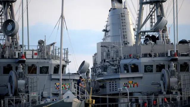 Sebagian kapal perang AL AS dipersiapkan mengikuti latihan. (Foto:AFP)