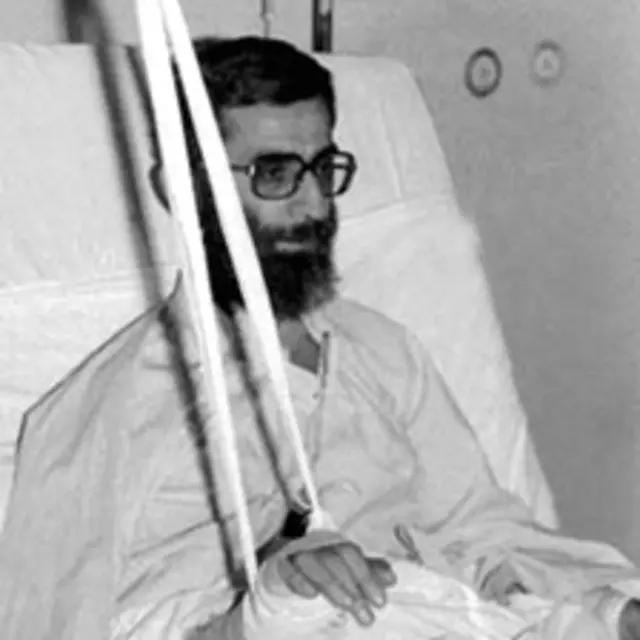 علی خامنه ای در بیمارستان