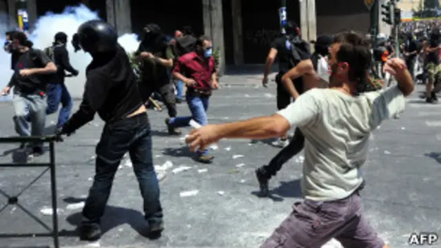 Jajak pendapat menunjukkan 70-80% rakyat Yunani menentang rencana penghematan