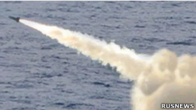 俄罗斯海军试射最新型的狼牙棒式潜射弹道导弹