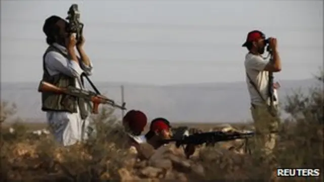 Pemberontak Libia mengalahkan pendukung Gaddafi di Libia barat.