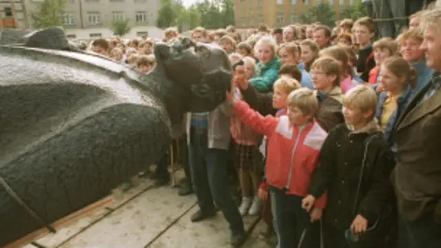 Tượng lãnh tụ Cộng sản