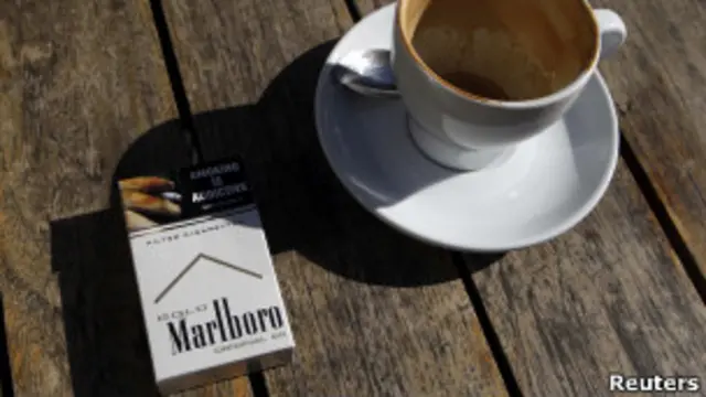 Bungkus rokok saat ini di Australia berisi peringatan kesehatan dan foto kecil dampak merokok