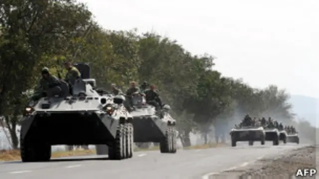 Колонна российской бронетехники