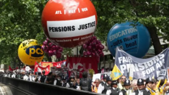 رئیس یکی از بزرگترین اتحادیه های کارگری گفته است اعتراض به پرداخت حق بازنشستگی در واقع نوعی رویارویی برای حفظ زندگی ماست