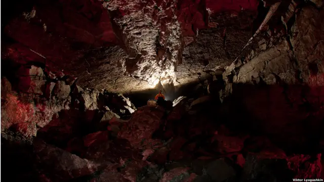 Человек в пещере