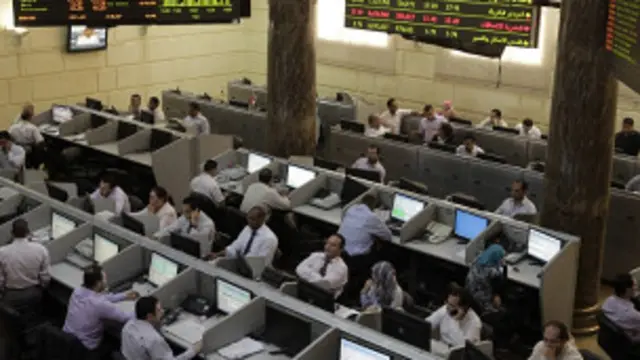 هبطت مؤشرات البورصة للمنطقة الحمراء خاصة بعد رفض السيسي التصديق على الموازنة